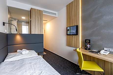 Deluxe Single Room (No Air-Conditioning)