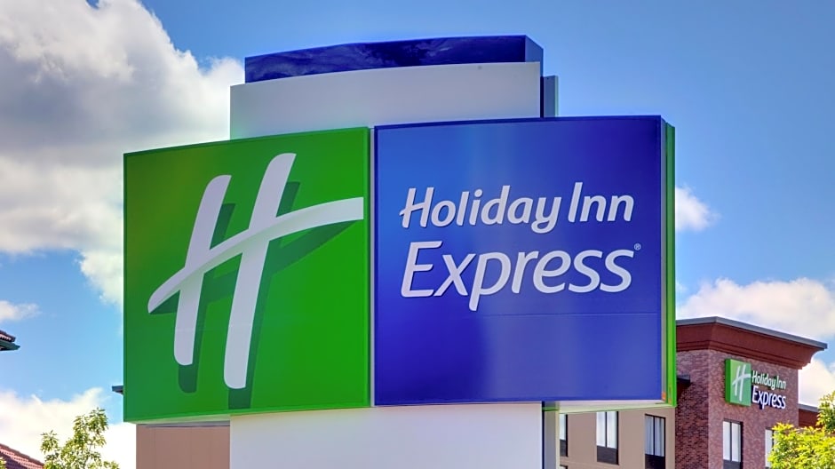 Holiday Inn Express and Suites Redding By IHG