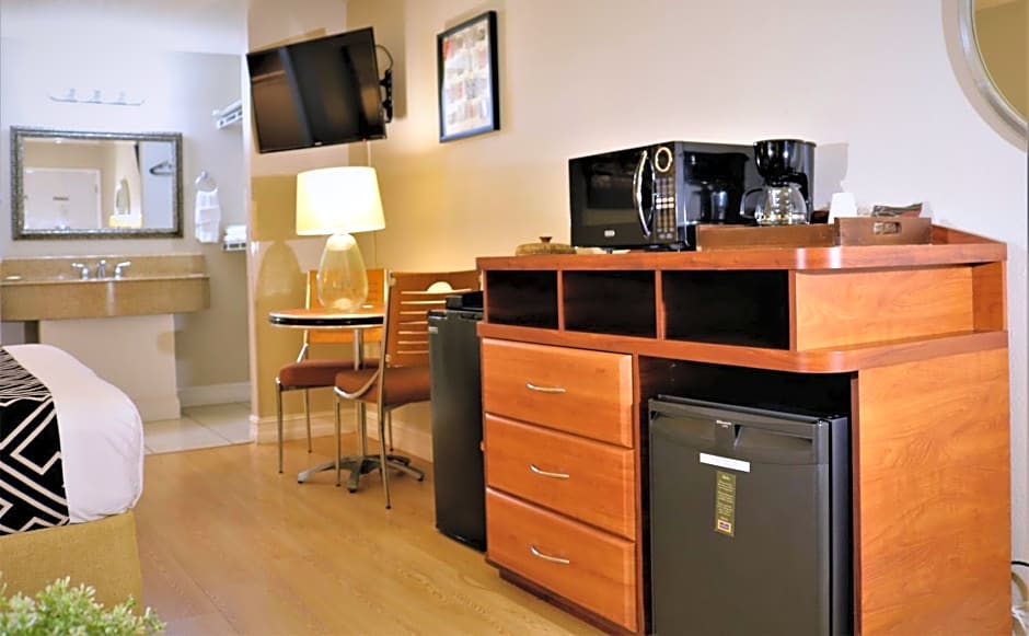 Monte Carlo Inn- Near Disney