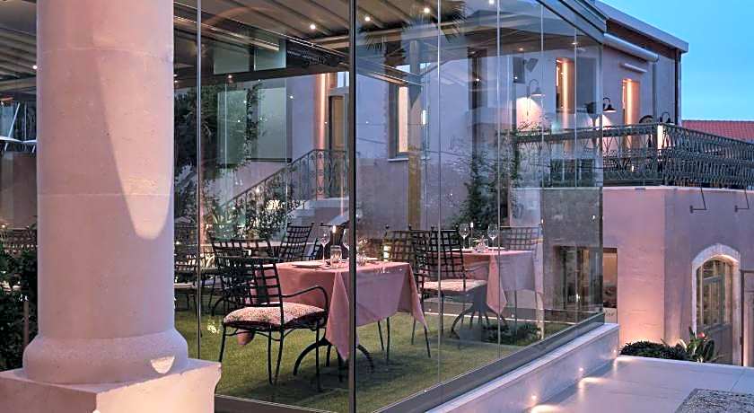 Domus Blanc Boutique Hotel