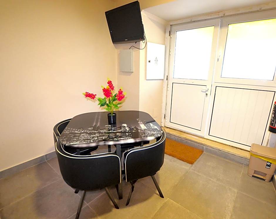 Rooms DP – Setubal, SC
