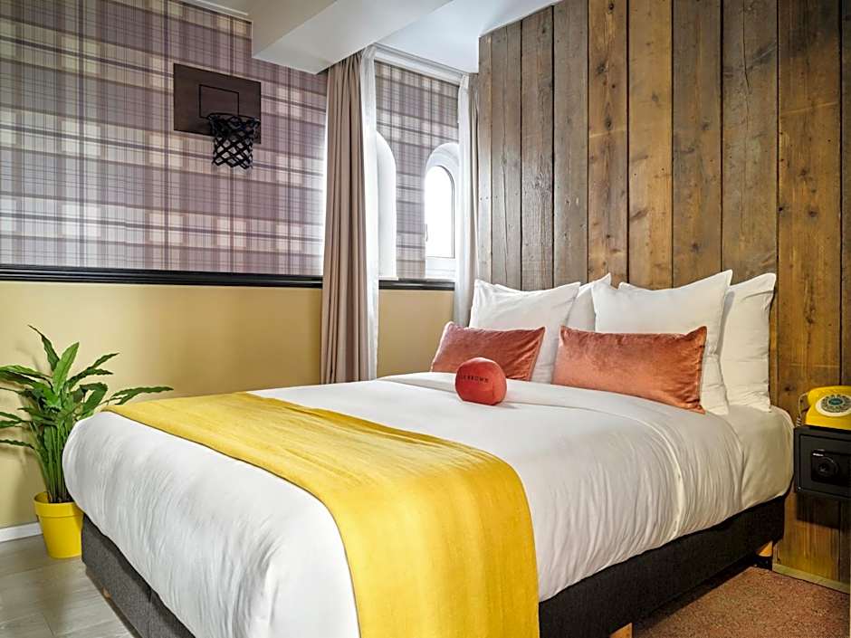 MAX BROWN HOTEL CANAL DISTRICT