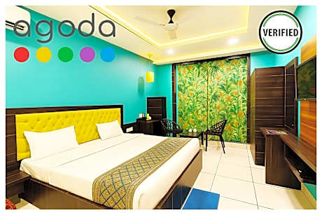 Goroomgo Royal Crown Puri Walking Distance from Sea Beach