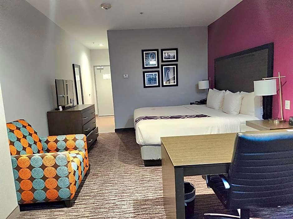 La Quinta Inn & Suites by Wyndham Dallas Grand Prairie North