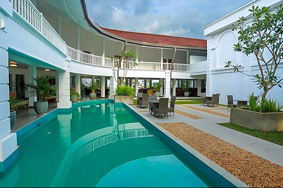 Hibiscus Beach Hotel