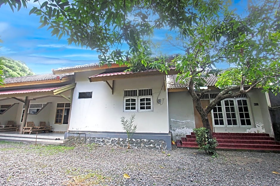 SPOT ON 92973 Madani Syariah Guesthouse