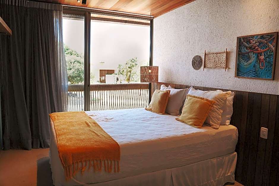 Casa com piscina aquecida, cozinheira, 30m do mar