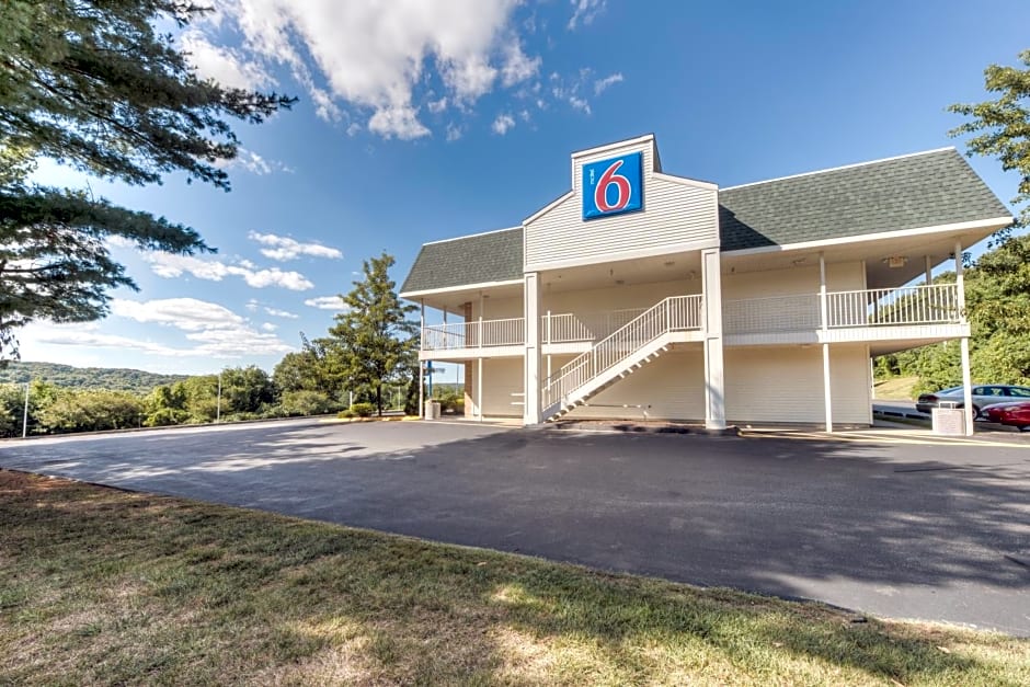 Motel 6-Niantic, CT - New London