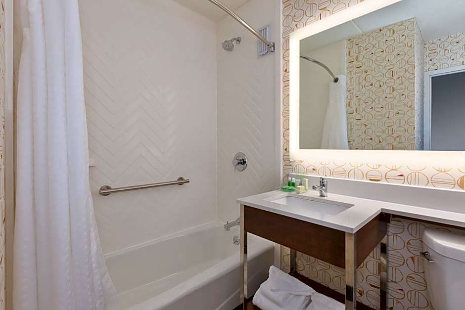Holiday Inn Westbury-Long Island By IHG