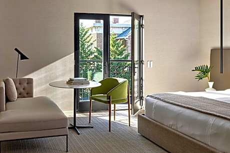 Platinum King Room with Juliet Balcony