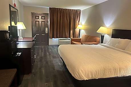 1 King Bed Studio Suite Non-Smoking