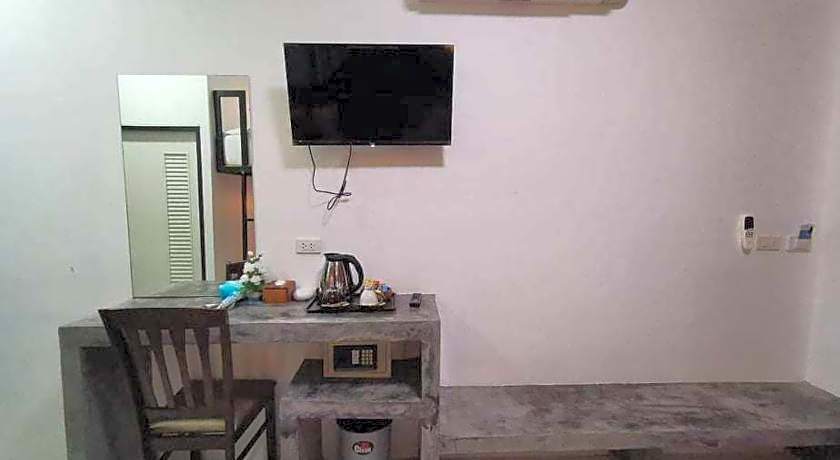 Lanta Long Beach Hostel