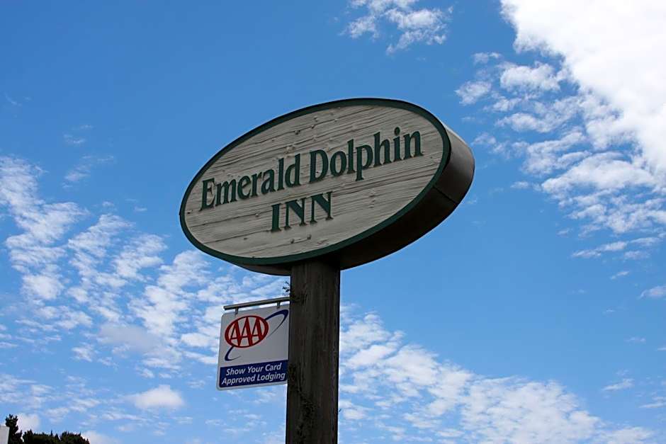 Emerald Dolphin Inn & Mini Golf