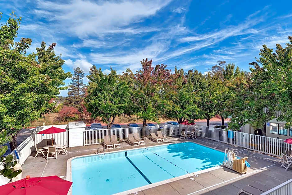 Super 8 by Wyndham Santa Rosa North