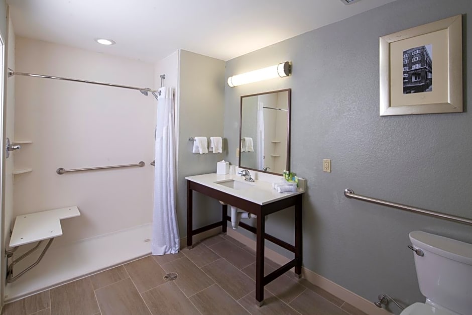 Holiday Inn Express & Suites Oklahoma City Downtown - Bricktown, an IHG Hotel