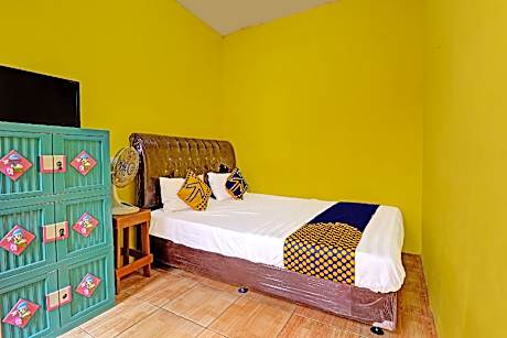 SPOT ON Room without Air Conditioning