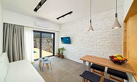 Junior Suite with Pool View