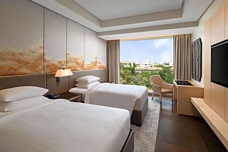 Club Twin, Club Lounge Access, Guest room, 2 Twin/Single Beds - INR 1000 F&B Credit, 1+1 on Selected Beverages (Happy Hours 17:00 -19:00 Hrs)