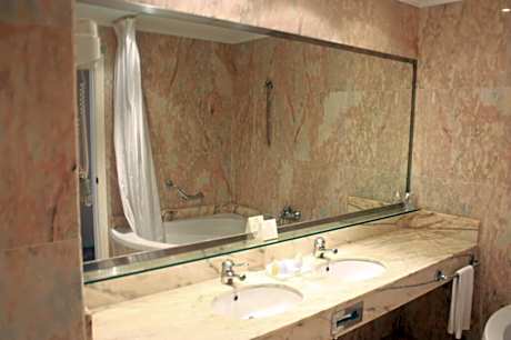 DOUBLE WITH TERRACE FOR SINGLE USE