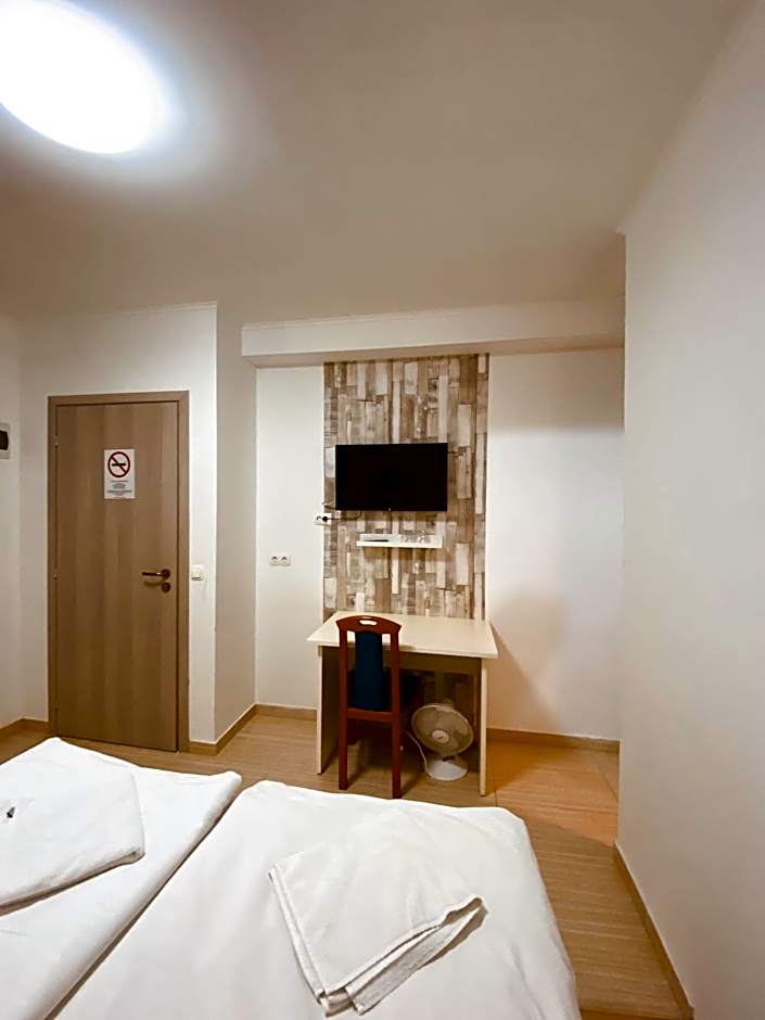 Easy Star Hotel