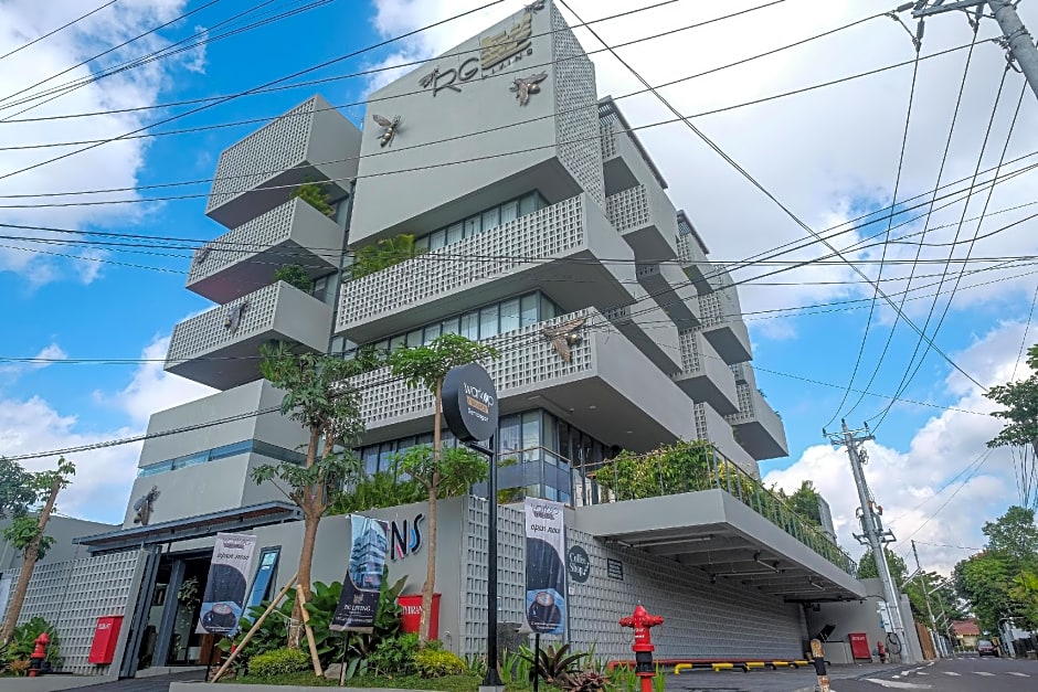 Sans Hotel RG Living Jogja by RedDoorz