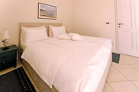 Premium Apartment with Sea View (6 Adults + 2 Children)