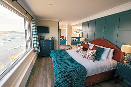 Suite with Balcony and Sea View
