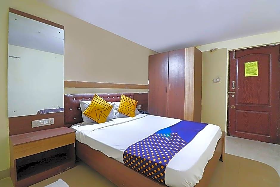 OYO 9016 Charu Comforts