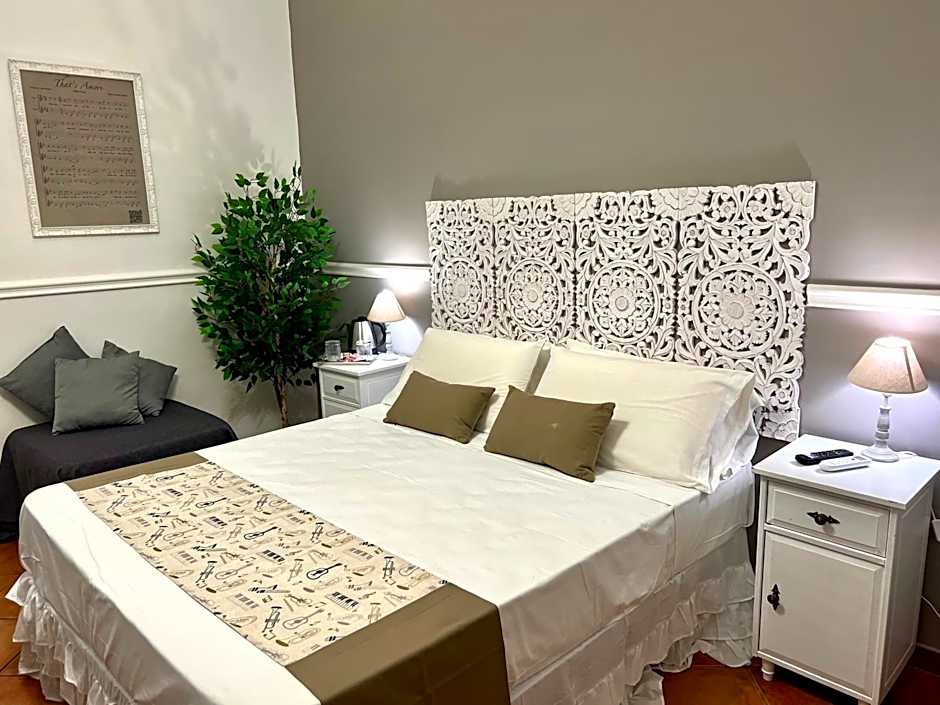 MILUAR - centro storico - lungo la via della Musica