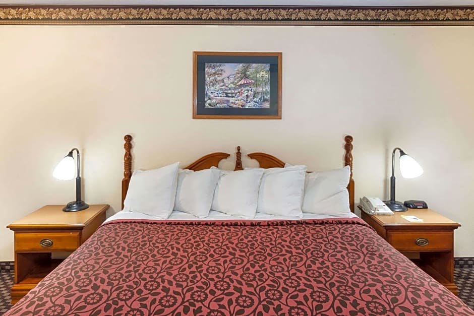 Days Inn & Suites by Wyndham Kokomo
