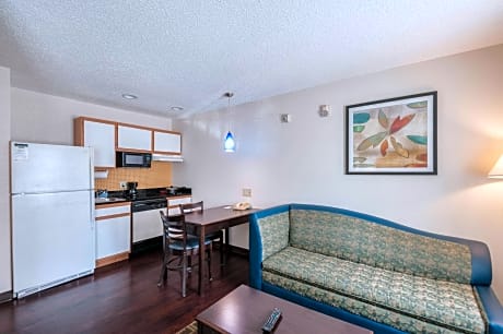 1 Queen Bed, Accessible Room, Smoking