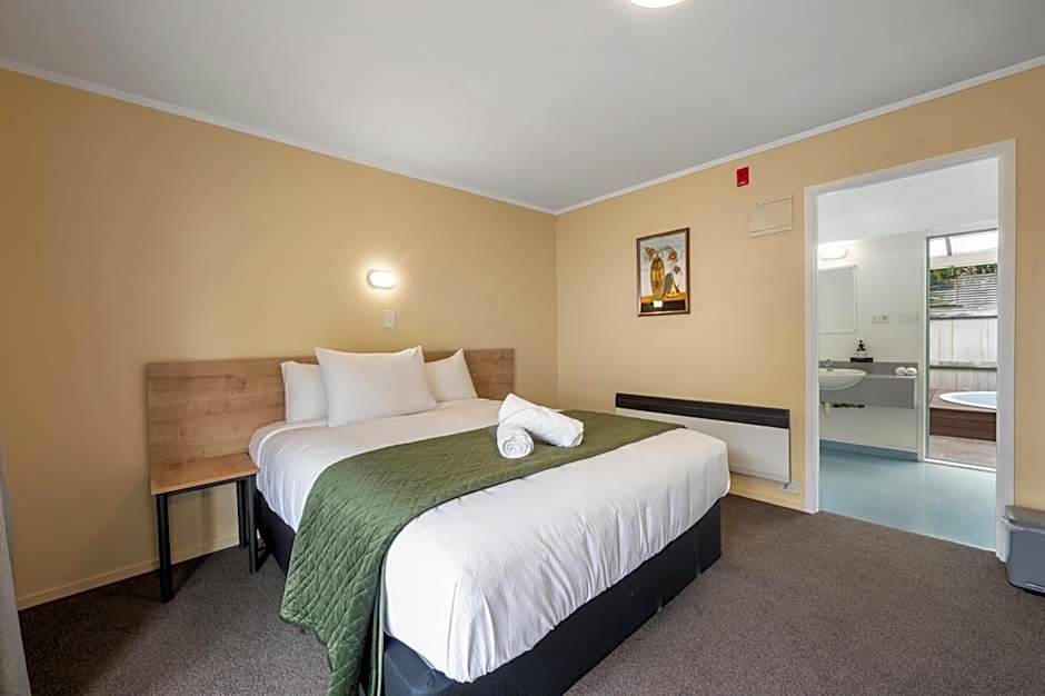 Fenton Court Motel