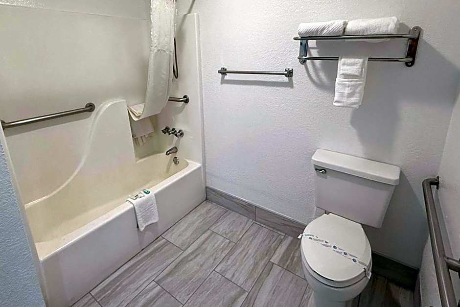 Days Inn by Wyndham Eglin AFB