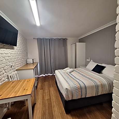 Queen Room 1