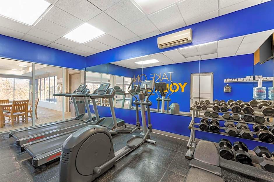 Comfort Inn & Suites Cuyahoga Falls - Akron