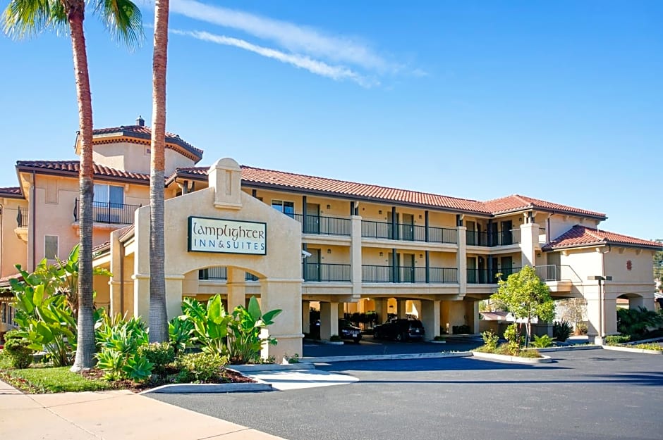 Lamplighter Inn & Suites