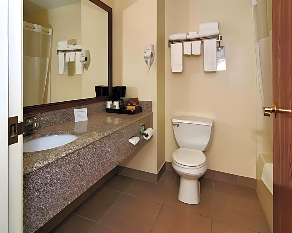 Quality Inn & Suites South Bend Airport