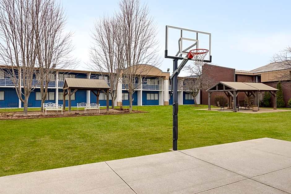 AmericInn by Wyndham Grand Rapids Airport North