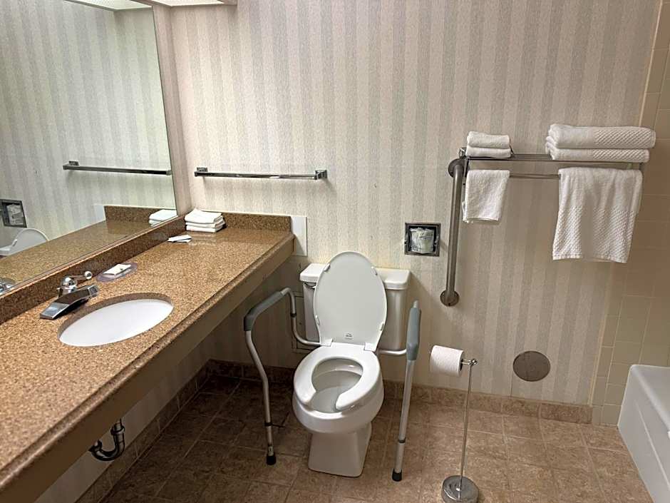 Quality Inn & Suites Escanaba North