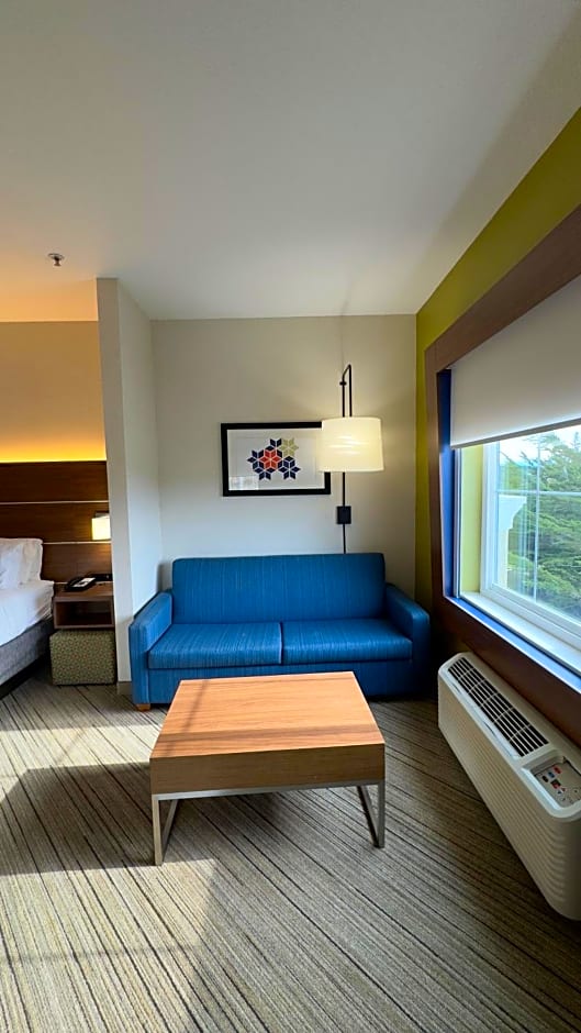 Holiday Inn Express Hotel & Suites Marina