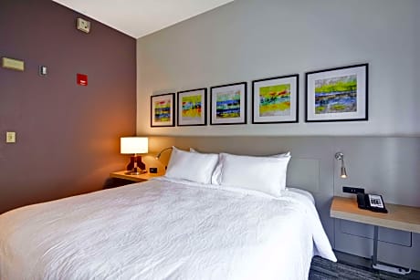 1 King Jr Ste Hearing Accessible