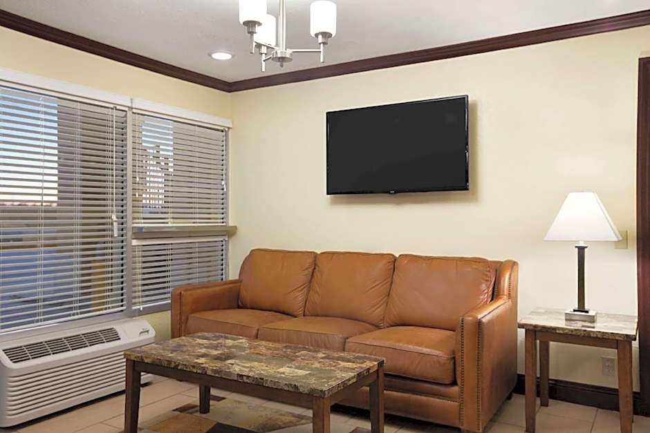 Super 8 by Wyndham Woodward