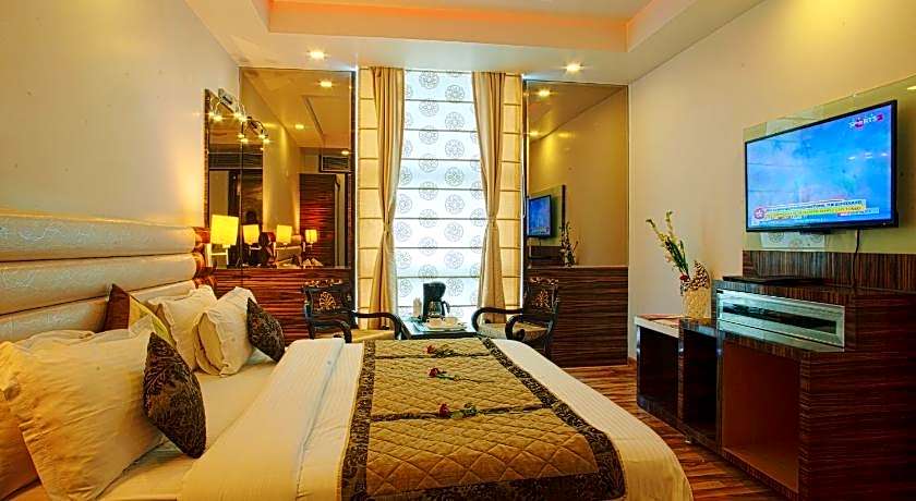 HOTEL DELHI 55 @ NEW DELHI RAILWAY STATION                                                      