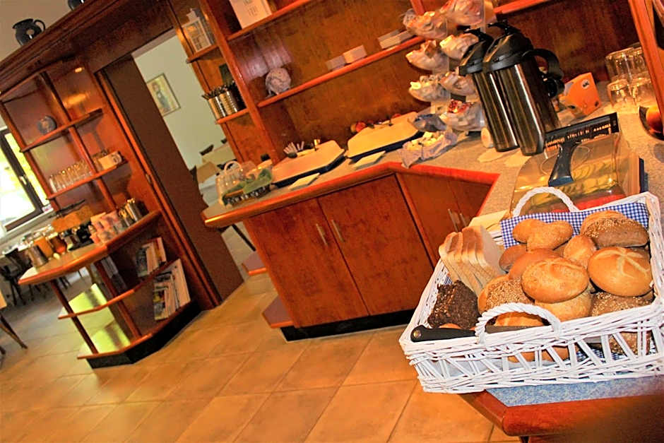 Hotel Alsterquelle 24h Check-in, Free Parking and WiFi