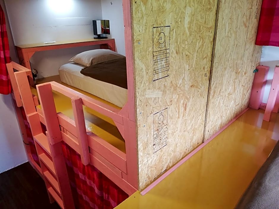 Holiday House Ryukyu-an "MUSIC HOSTEL"