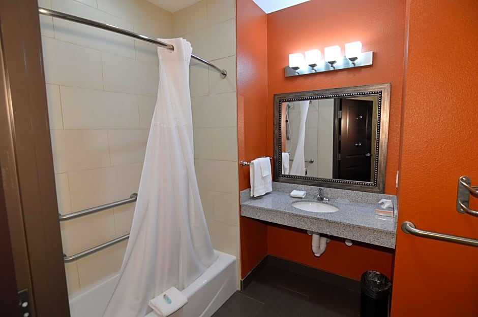 Best Western Plus Longhorn Inn & Suites