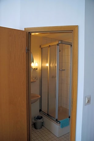 Standard Single Room with Shower