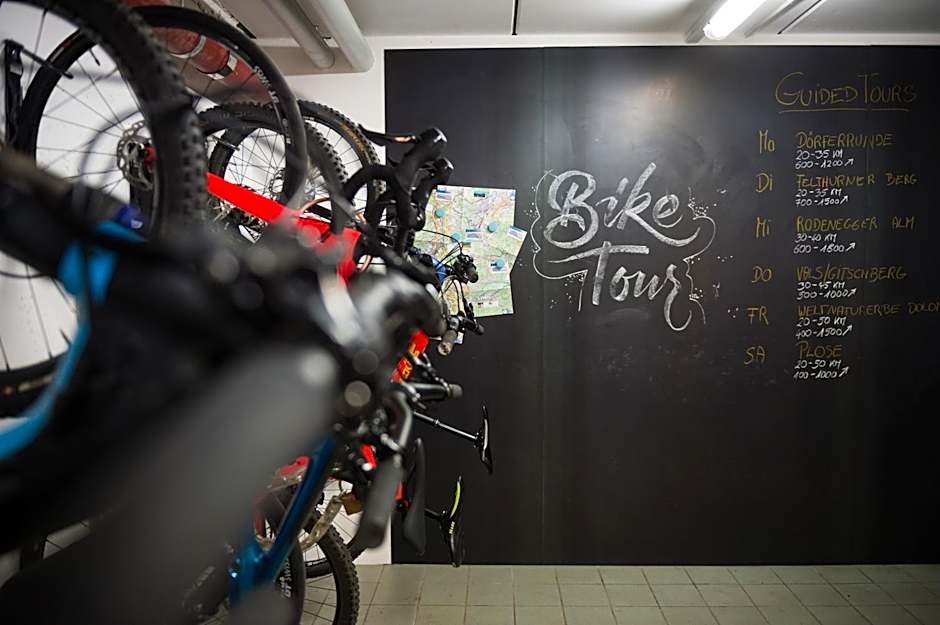 KRONE eat drink stay