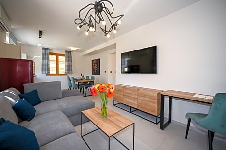 One bedroom apartment, balcony, pool view