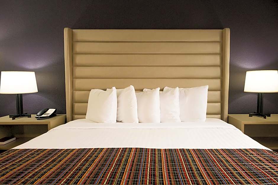 The Palms Inn & Suites Miami, Kendall, FL